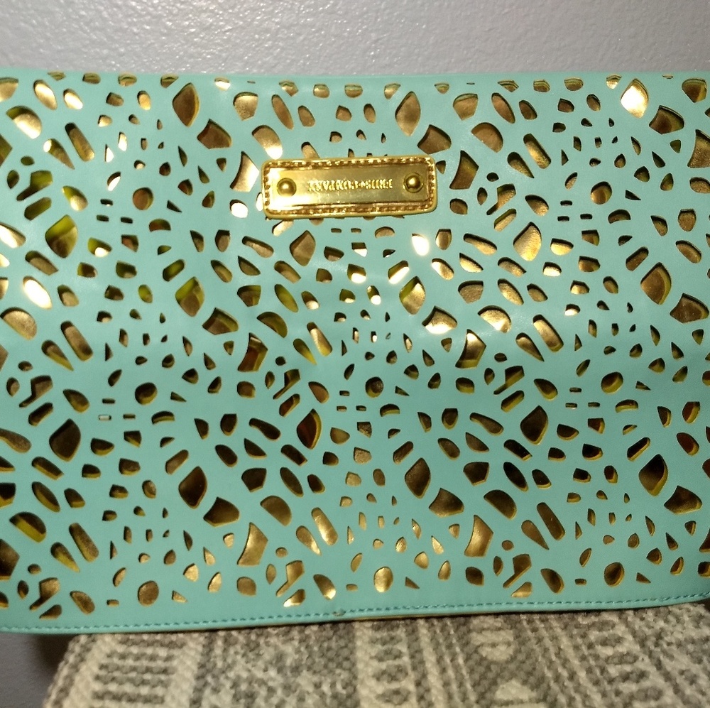 Clutch - Picture 2 of 6